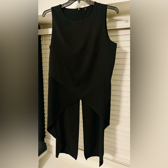 Wore this once- in great condition… zip up the back… - Picture 2 of 3